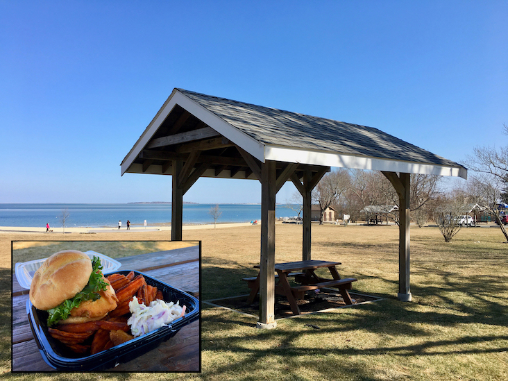 PICNIC LUNCHBREAK: ENJOYING TAKEOUT FROM WEST END GRILL AT KINGSTON’S GRAYS BEACH PARK