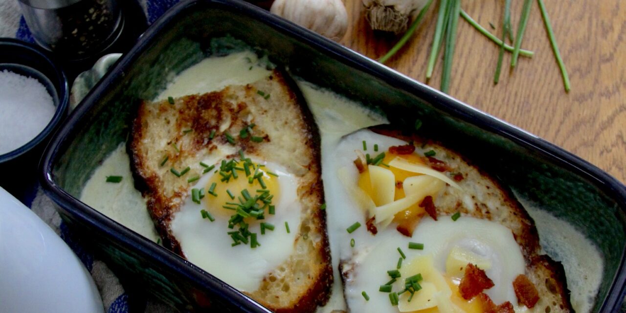 Oeufs Au Plat Bressanne (Baked Toast with Cream and Eggs)